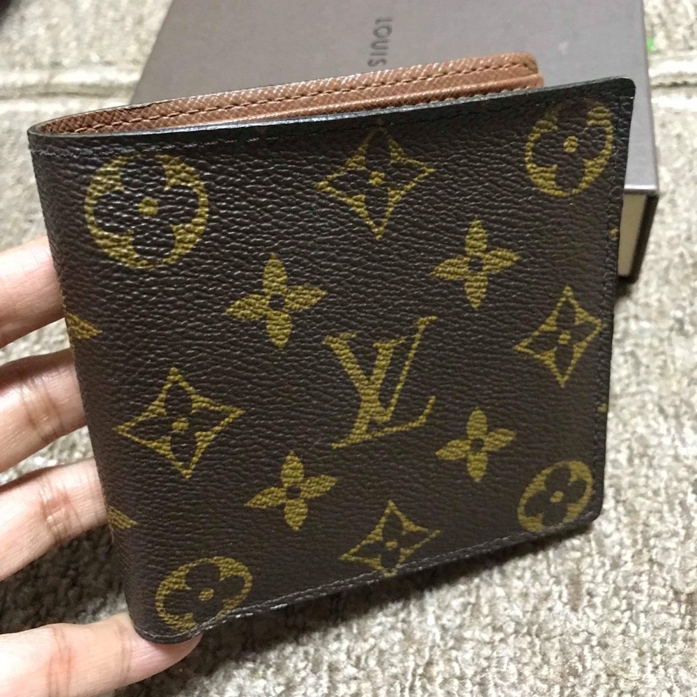 Authentic Louis Vuitton Mens Wallet Slightly used